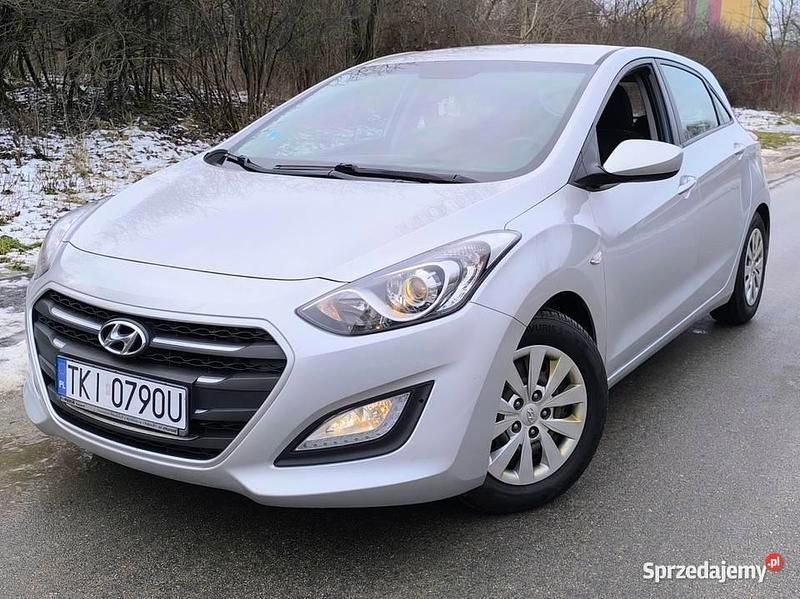 Używany Hyundai i30 2015 Srebrny Hatchback