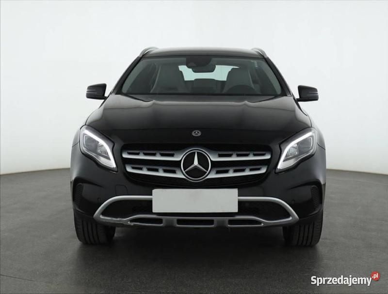 Używany Mercedes GLA200 2018 Czarny SUV