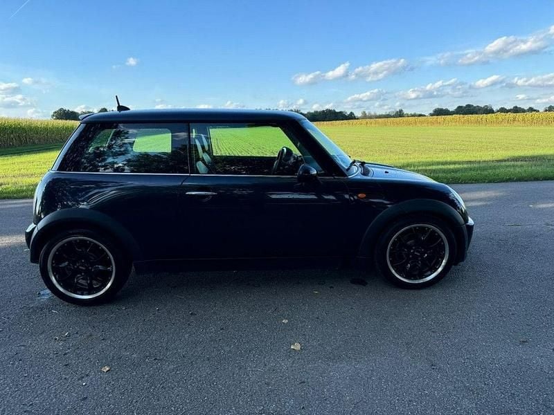 Używany Mini Cooper 115 KM (84 kW) 2004 Czarny Hatchback