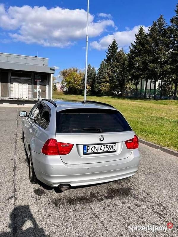Używany BMW 320 2010 Srebrny Kombi