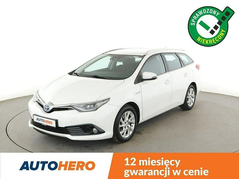 Biały Używany 2017 Toyota Auris Kombi | 57 400 zł (Uczciwa cena) - Obraz 1/3