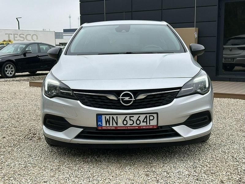 Używany Opel Astra 130 KM (95 kW) 2021 Srebrny (metalik) Sedan/Limuzyna