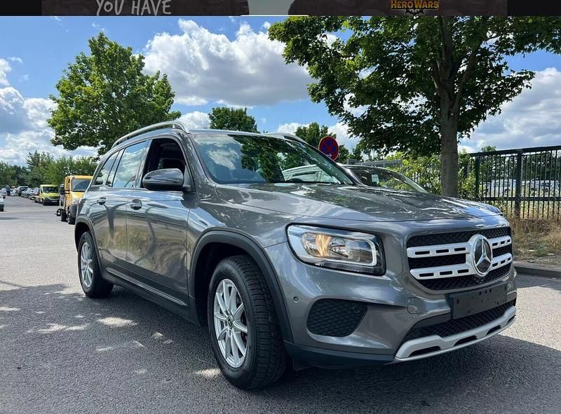 Szary Używany 2021 Mercedes GLB200 Edition SUV | 89 900 zł - Obraz 1/4