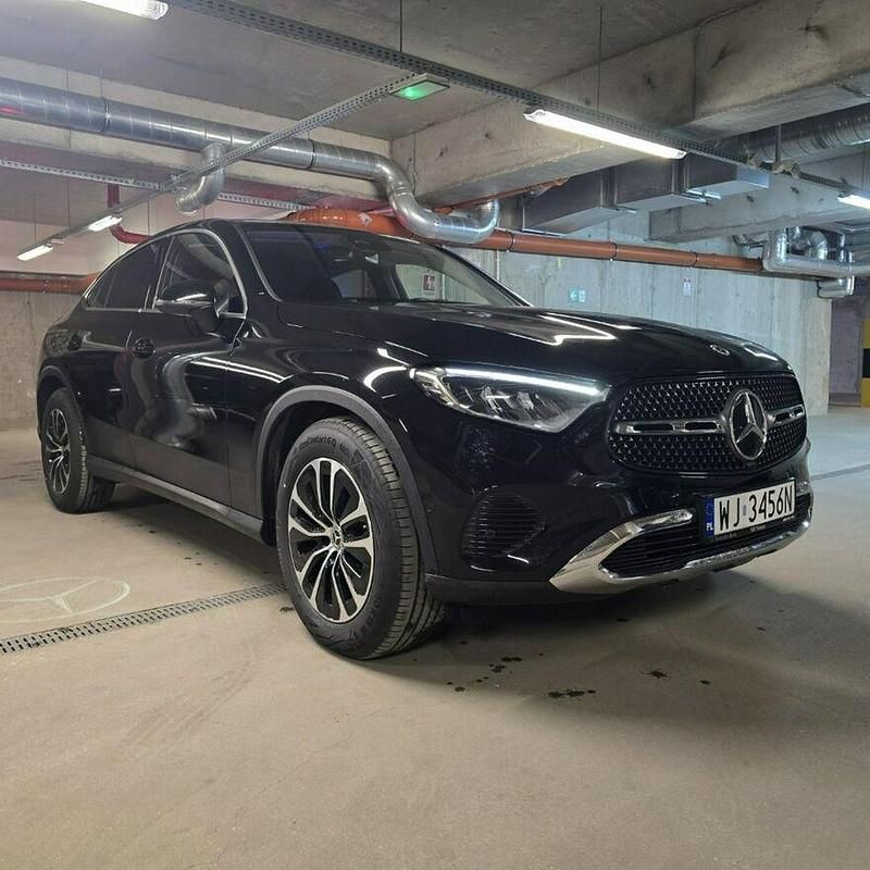 Używany Mercedes GLC220 197 KM (144 kW) 2024 Czarny SUV