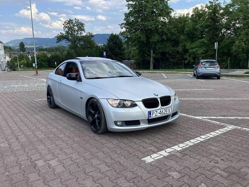 Srebrny Używany 2009 BMW 328 Coupe | 52 000 zł - Obraz 1/4