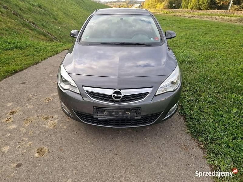 Używany Opel Astra 2010 Szary Hatchback