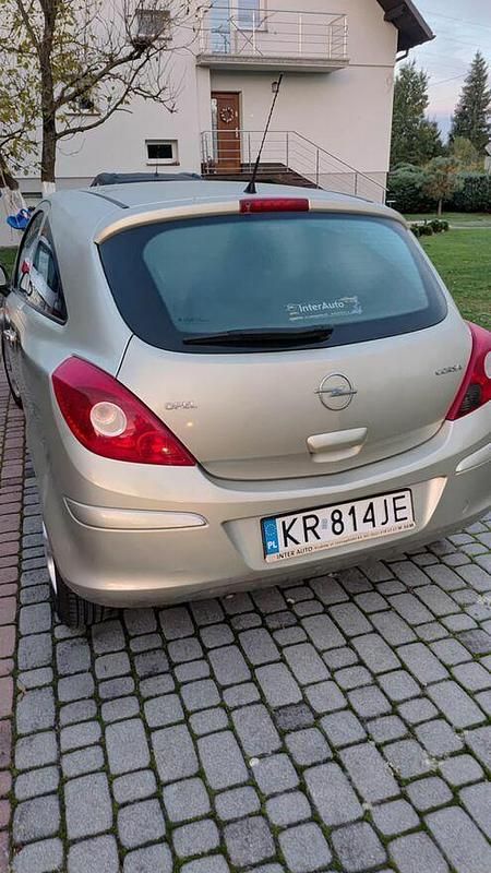 Brązowobeżowy Używany 2008 Opel Corsa Hatchback | 10 999 zł (Uczciwa cena) - Obraz 1/3