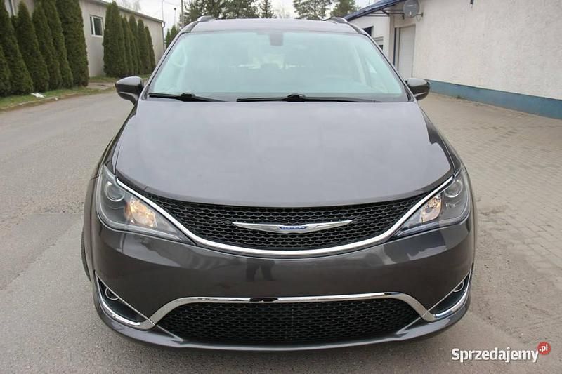 Szary Używany 2018 Chrysler Pacifica Limited SUV | 94 500 zł (Uczciwa cena) - Obraz 1/4