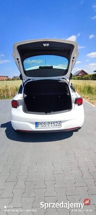 Biały Używany 2021 Opel Astra Hatchback | 45 200 zł (Uczciwa cena) - Obraz 1/4