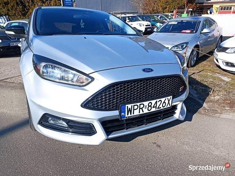 Używany Ford Focus 2018 Srebrny Hatchback