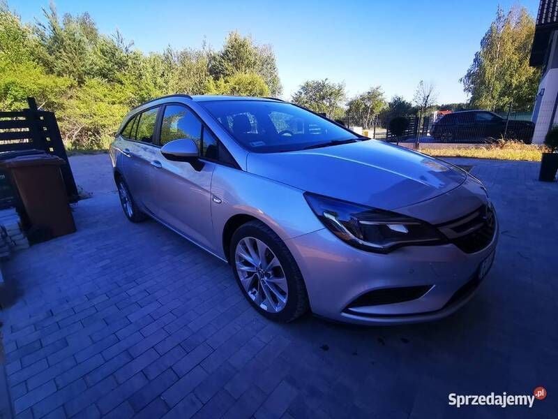 Srebrny Używany 2017 Opel Astra Sport Kombi | 23 000 zł (Super Cena) - Obraz 1/4
