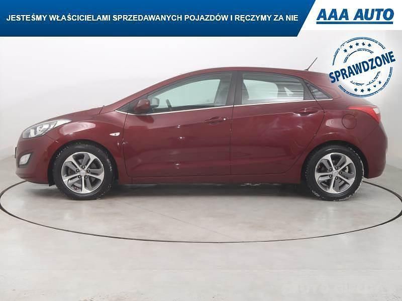 Używany Hyundai i30 110 KM (80 kW) 2016 Czerwony