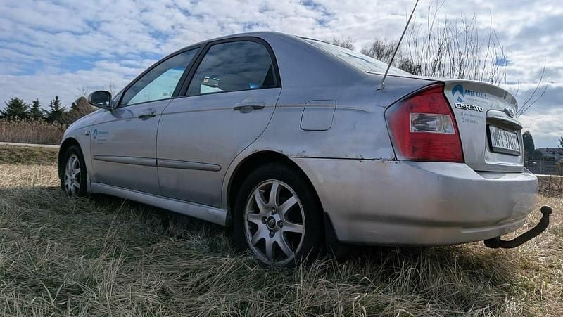 Używany Kia Cerato 2005 Srebrny Sedan/Limuzyna