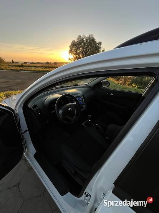 Używany Hyundai i30 2011 Biały Kombi