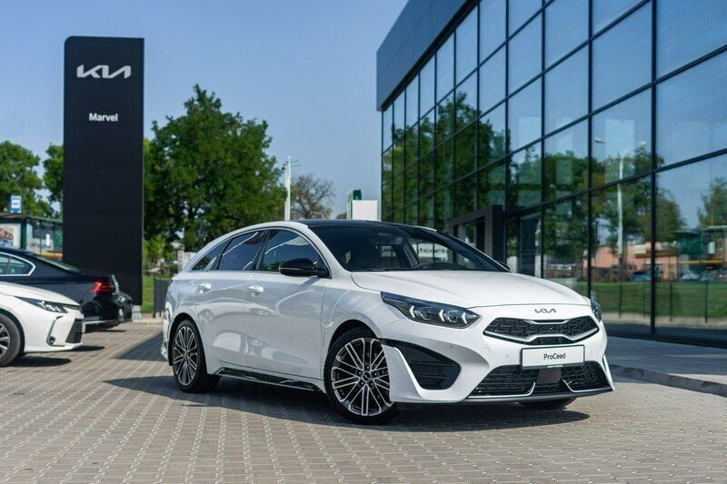 Biały (metalik) Nowe 2024 Kia ProCeed 2 Hatchback | 153 100 zł (Dość drogi) - Obraz 1/4