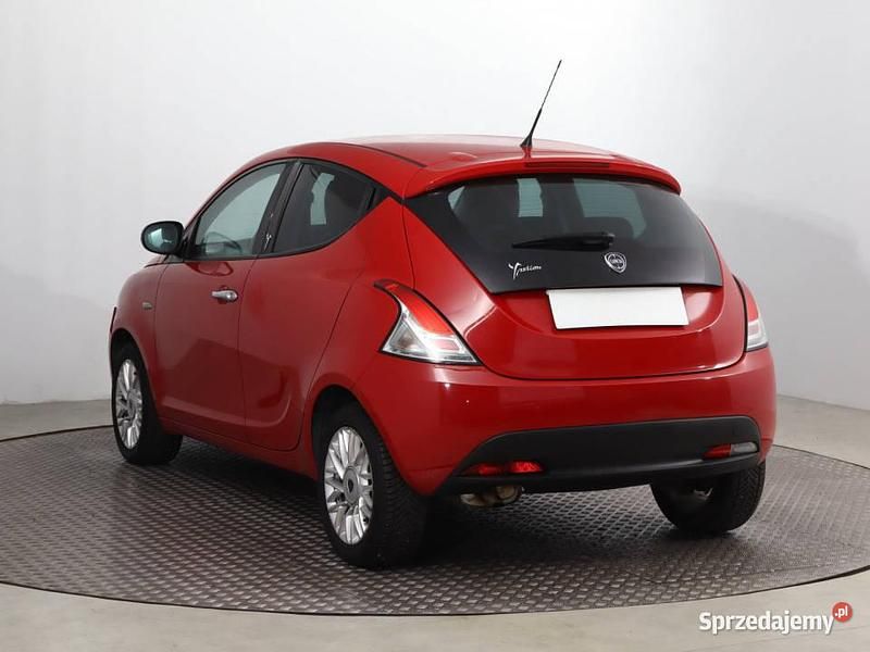 Używany Lancia Ypsilon 69 KM (50 kW) 2013 Czerwony Hatchback