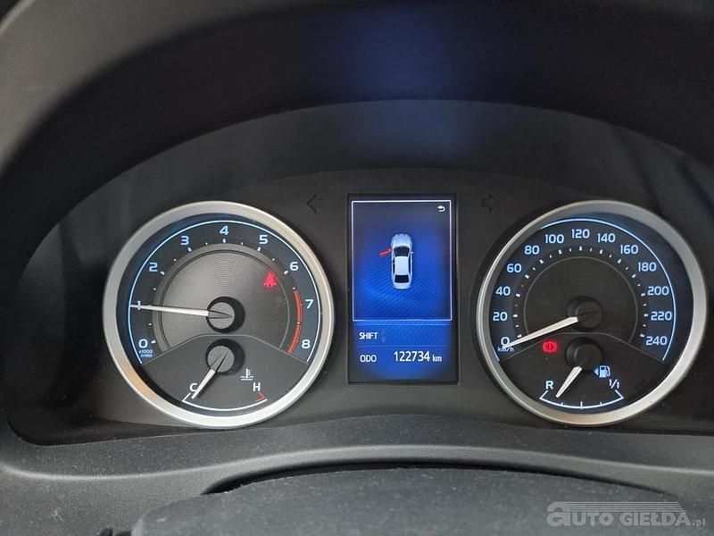 Używany Toyota Corolla 132 KM (97 kW) 2017 Brąz Sedan/Limuzyna