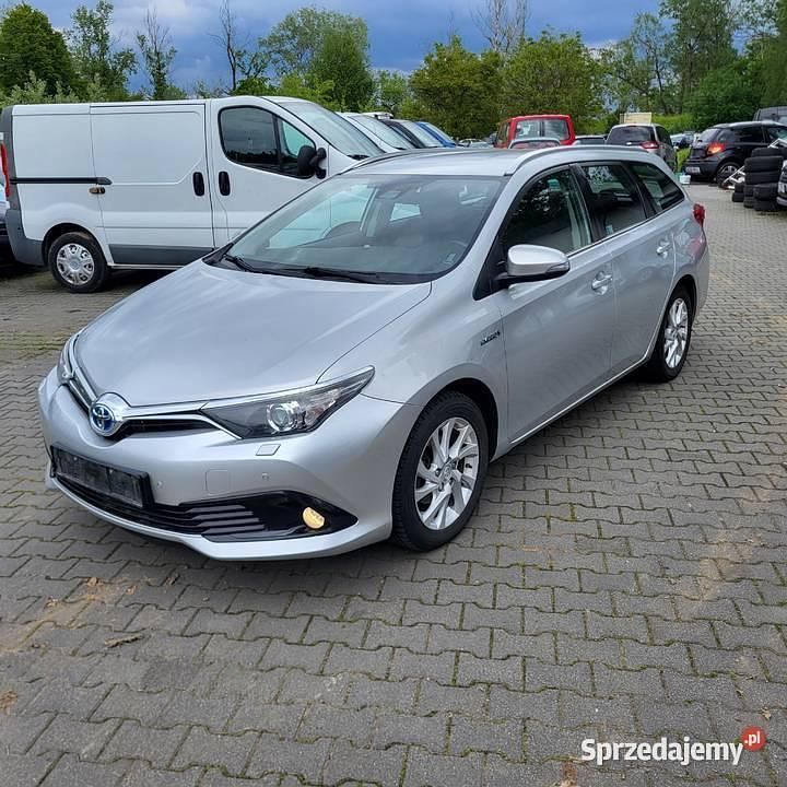 Srebrny Używany 2018 Toyota Auris Hybrid Kombi | 45 100 zł (Super Cena) - Obraz 1/4