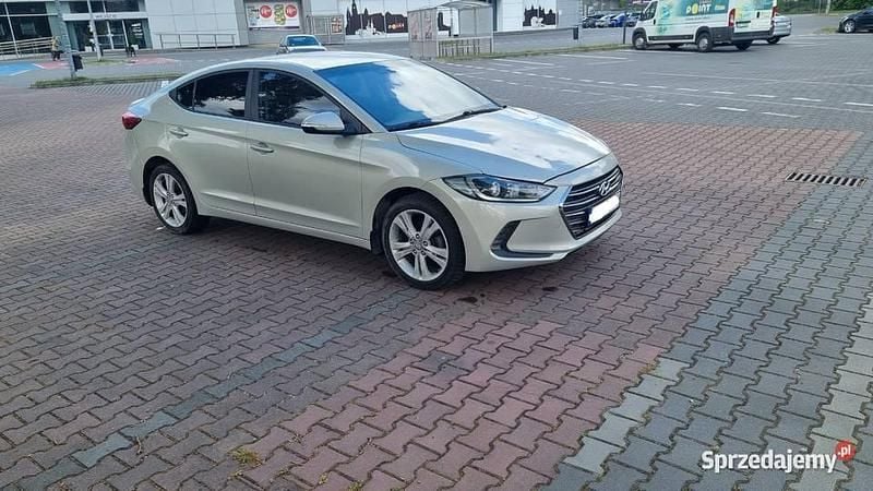 Używany Hyundai Elantra 128 KM (94 kW) 2017 Beżowy Sedan/Limuzyna