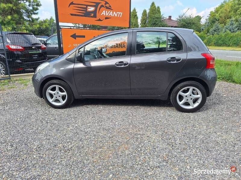 Grafitowy Używany 2009 Toyota Yaris Hatchback | 13 900 zł (Uczciwa cena) - Obraz 1/4