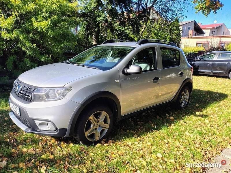 Używany Dacia Sandero Stepway 90 KM (66 kW) 2017 Srebrny Hatchback
