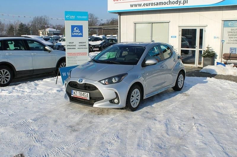 Srebrny (metalik) Używany 2020 Toyota Yaris Hybrid Hatchback | 47 073 zł (Super Cena) - Obraz 1/3