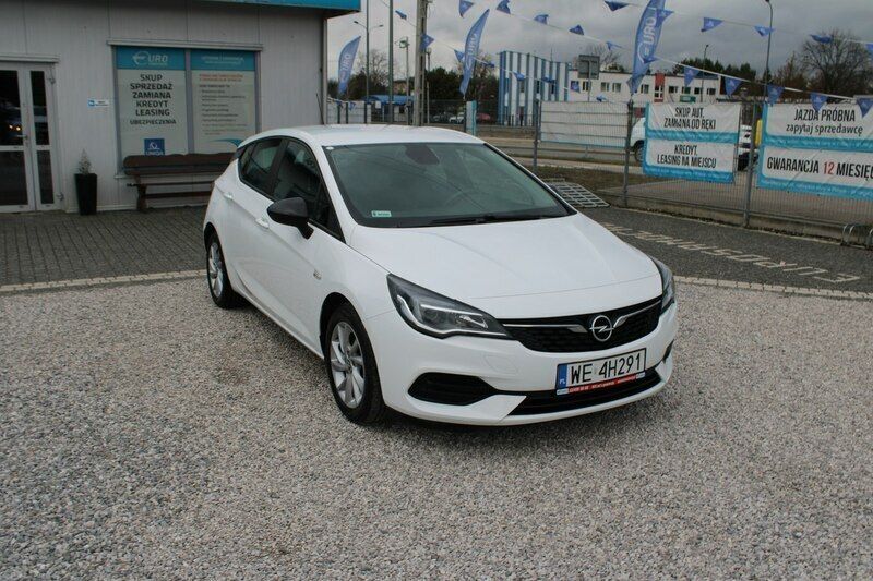 Używany Opel Astra 131 KM (96 kW) 2021 Biały Hatchback