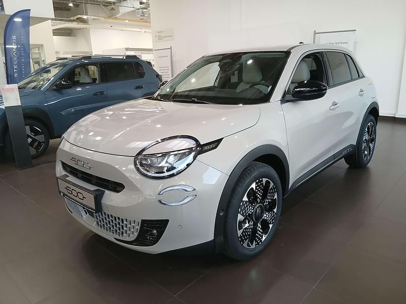 Lakier metalizowany kremowy cappucino Nowe 2025 Fiat 600 La Prima SUV | 97 900 zł (Uczciwa cena) - Obraz 1/4