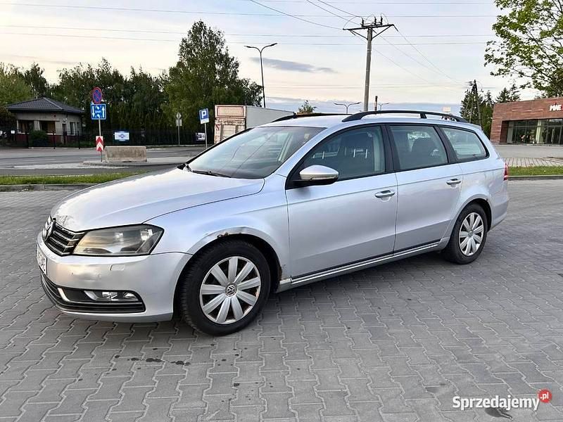 Srebrny Używany 2011 VW Passat Kombi | 11 900 zł (Uczciwa cena) - Obraz 1/4