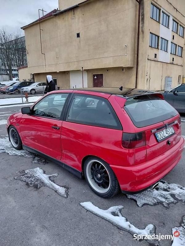 Czerwony Używany 1999 Seat Ibiza Hatchback | 7000 zł (Uczciwa cena) - Obraz 1/4