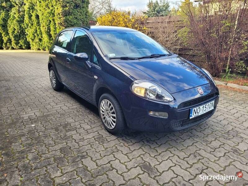 Granatowy Używany 2016 Fiat Punto Hatchback | 29 000 zł (Drogi) - Obraz 1/4