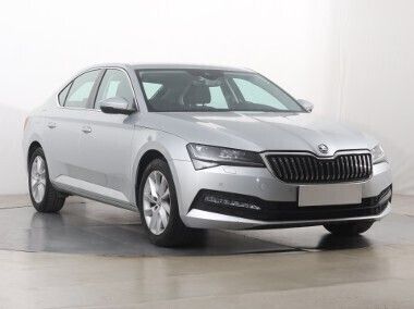 Srebrny Używany 2021 Skoda Superb Sedan/Limuzyna | 74 999 zł (Dobra cena) - Obraz 1/4