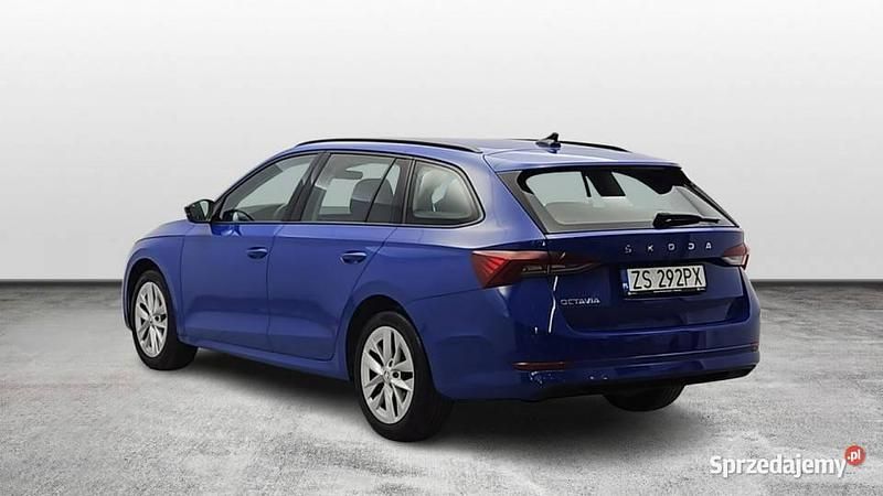 Używany Skoda Octavia Ambition 115 KM (84 kW) 2022 Niebieski Kombi