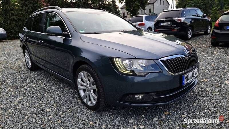 Czarny Używany 2015 Skoda Superb Kombi | 39 900 zł - Obraz 1/4