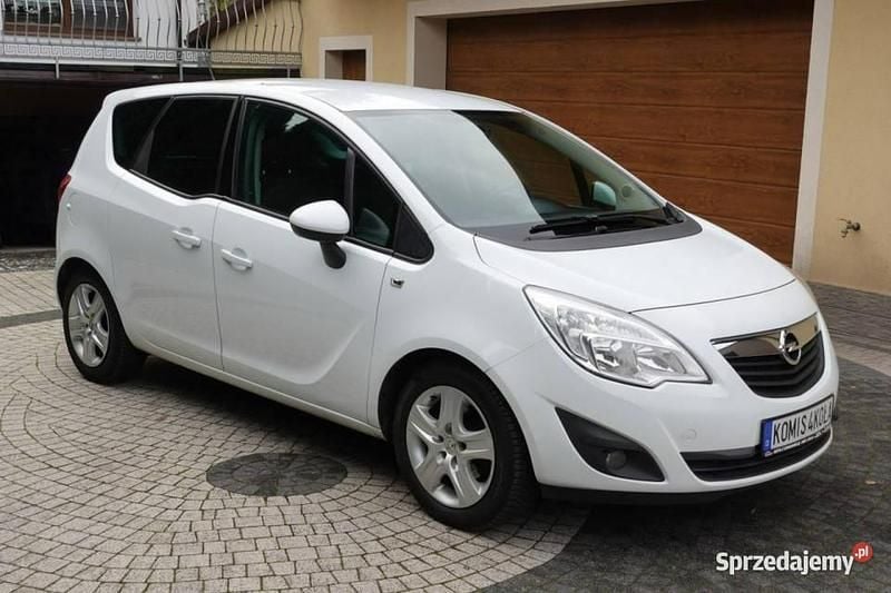 Biały Używany 2011 Opel Meriva Minivan | 17 900 zł (Uczciwa cena) - Obraz 1/4