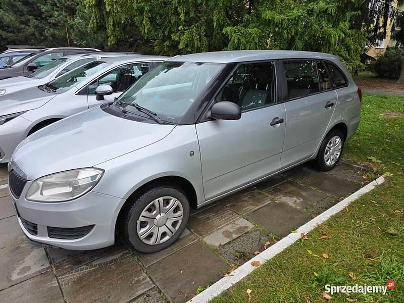 Srebrny Używany 2010 Skoda Fabia Kombi | 5100 zł (Uczciwa cena) - Obraz 1/4