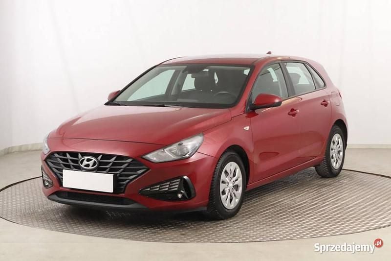 Używany Hyundai i30 120 KM (88 kW) 2022 Bordowy Hatchback