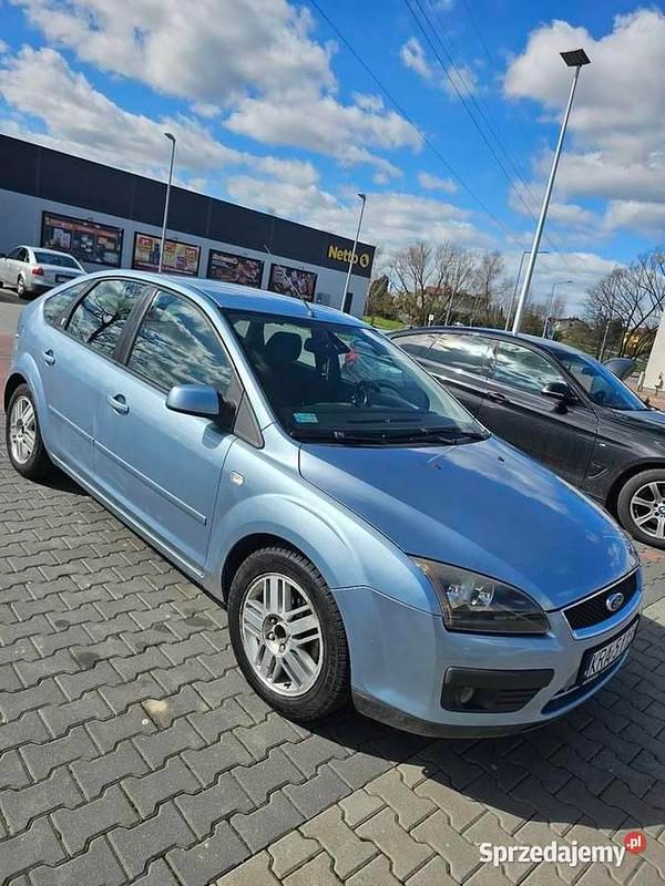 Używany Ford Focus 2006 Szary Sedan/Limuzyna