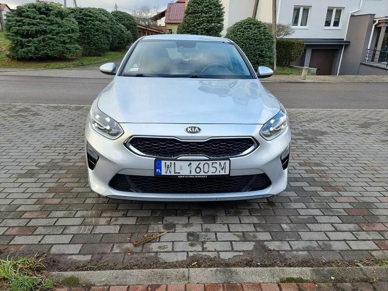 Używany Kia Ceed 2018 Srebrny Hatchback