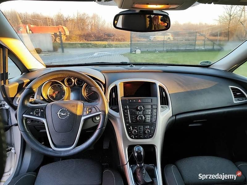 Używany Opel Astra 2010 Srebrny Kombi