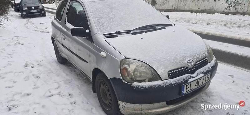 Srebrny Używany 2002 Toyota Yaris Hatchback | 1500 zł (Super Cena) - Obraz 1/3