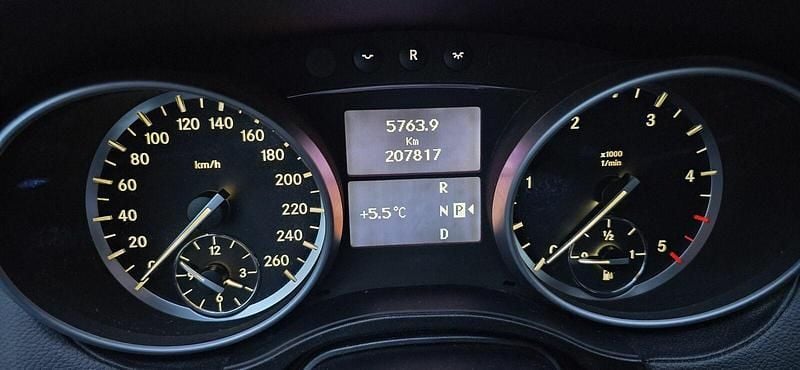 Czarny Używany 2012 Mercedes GL350 SUV | 71 000 zł - Obraz 1/4