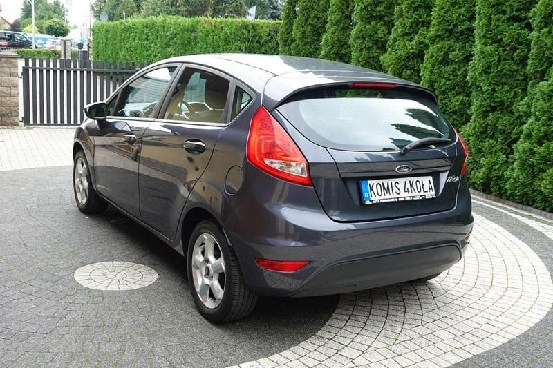 Używany Ford Fiesta 82 KM (60 kW) 2009 Inny (metalik) Hatchback