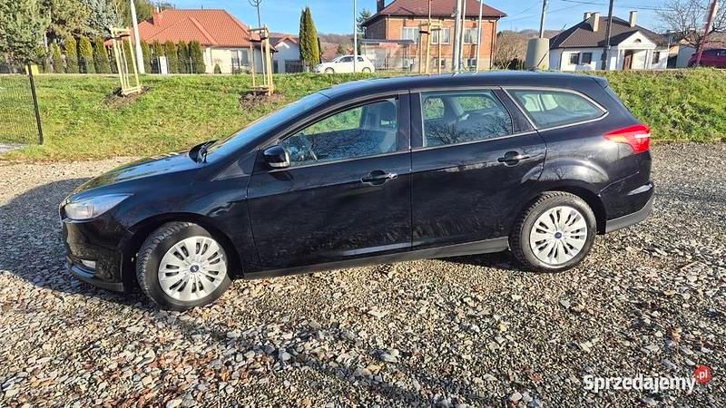 Używany Ford Focus 2017 Czarny Kombi