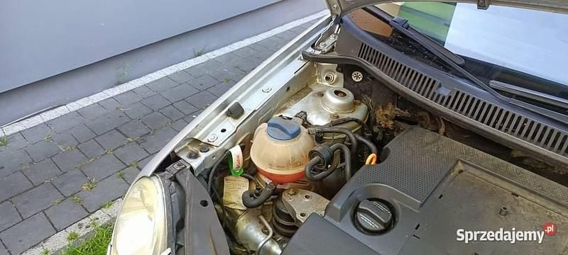 Srebrny Używany 2002 VW Polo Hatchback | 4200 zł (Uczciwa cena) - Obraz 1/4