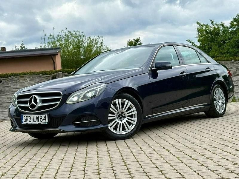 Inny (metalik) Używany 2014 Mercedes E300 Sedan/Limuzyna | 47 777 zł - Obraz 1/4