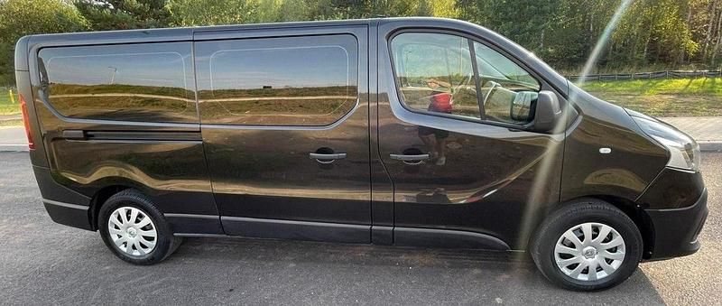 Używany Renault Trafic 125 KM (91 kW) 2017 Brązowy Minivan