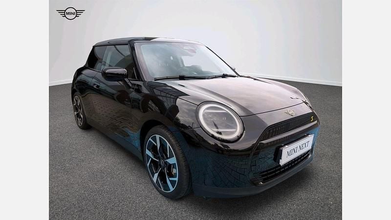 Używany Mini Cooper SE 160 kW (218 KM) 2024 Midnight black ii Hatchback