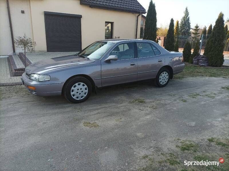 Beżowy Używany 1995 Toyota Camry Sedan/Limuzyna | 23 000 zł - Obraz 1/4