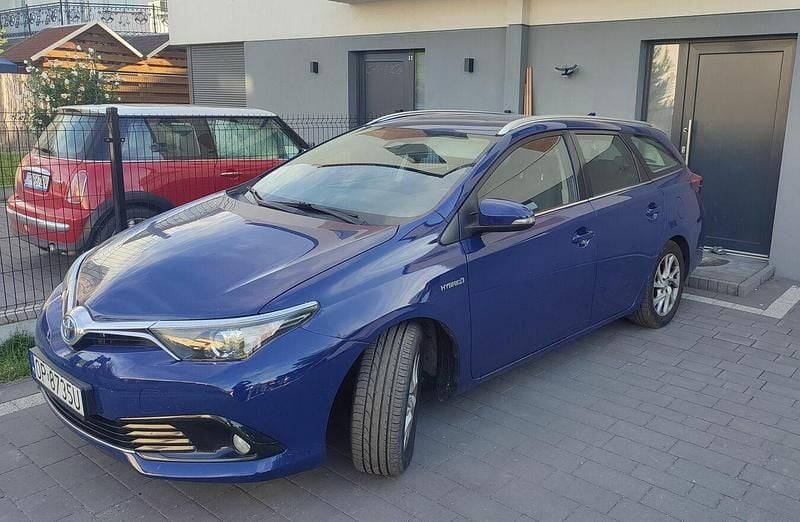 Niebieski Używany 2018 Toyota Auris Kombi | 56 000 zł - Obraz 1/4
